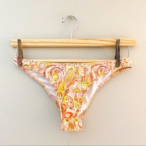 VS Itsy Bikini Bottom